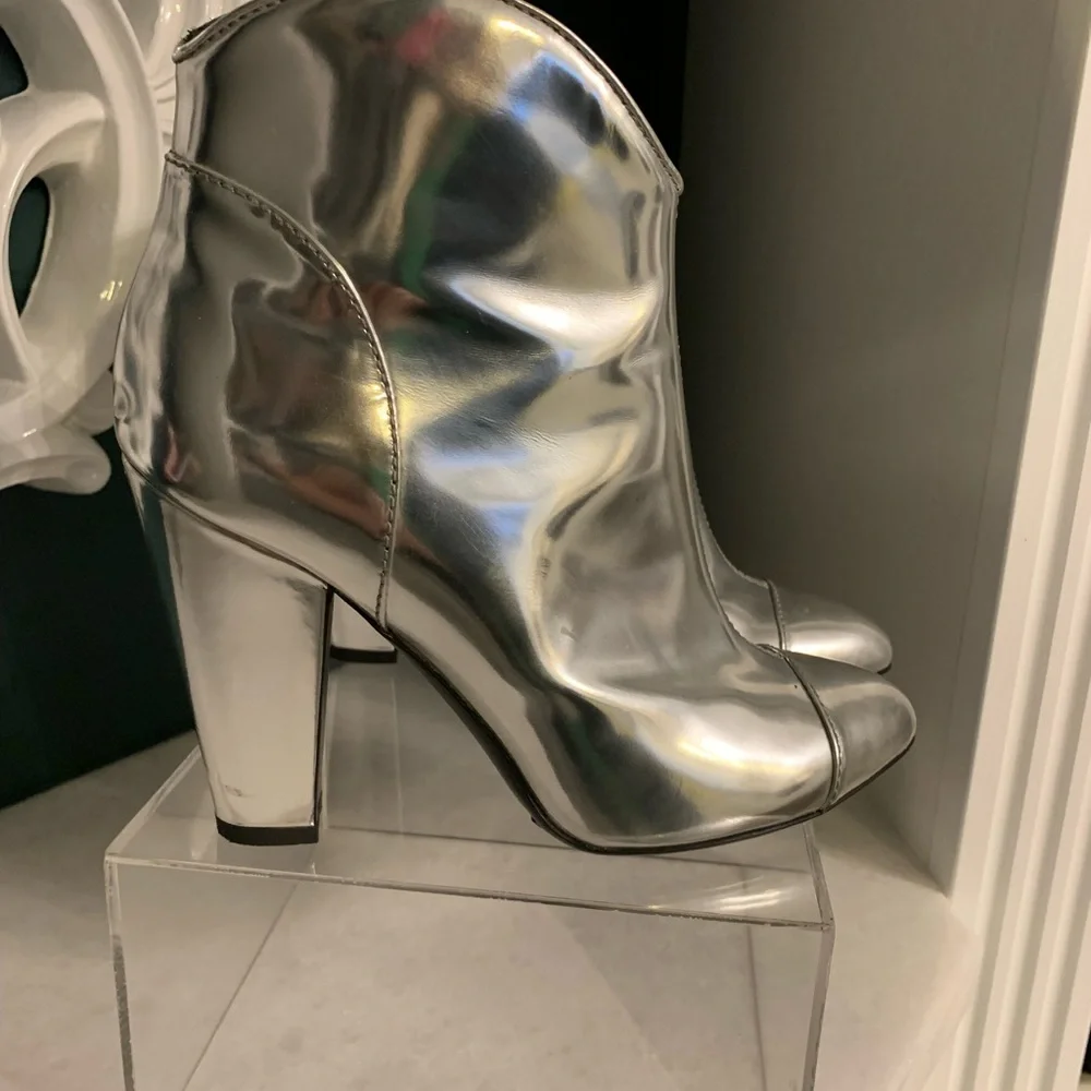 Burberry!! Limited Edition - Picture 1 of 10